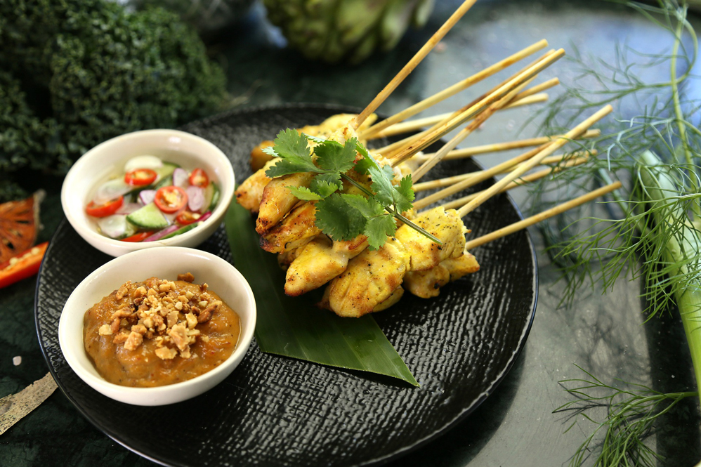 malaysian-chicken-satay-with-peanut-satay-sauce-grilled-chicken